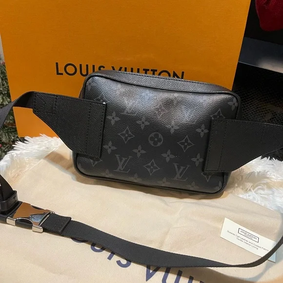 Pristine 100% Authentic Louis Vuitton Outdoor Bumbag in Noir - Picture 2 of 15